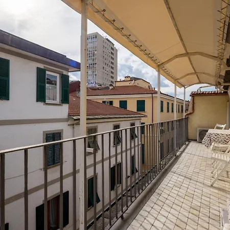 Floor With Balcony Along The Main Vibrant Walking Street Steps Away From Harbour Waterfront Mirabello Port Center Charming Cozy Attic Loft Appartamento La Spezia